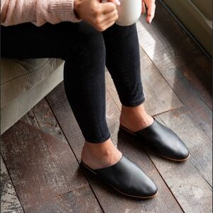 Nisolo Lima Black Leather Slides